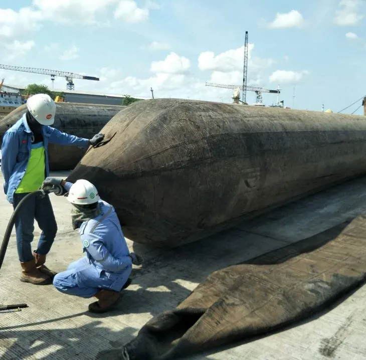 Spustenie balónov lodí